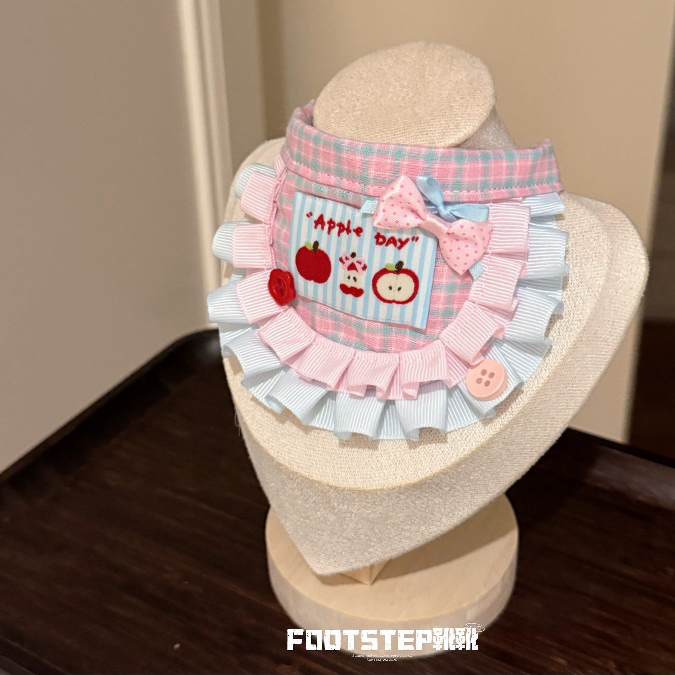 FOOTSTEP - Cute Apple Print Ruffle Pet Bib Bandana Pet Bibs FOOTSTEP