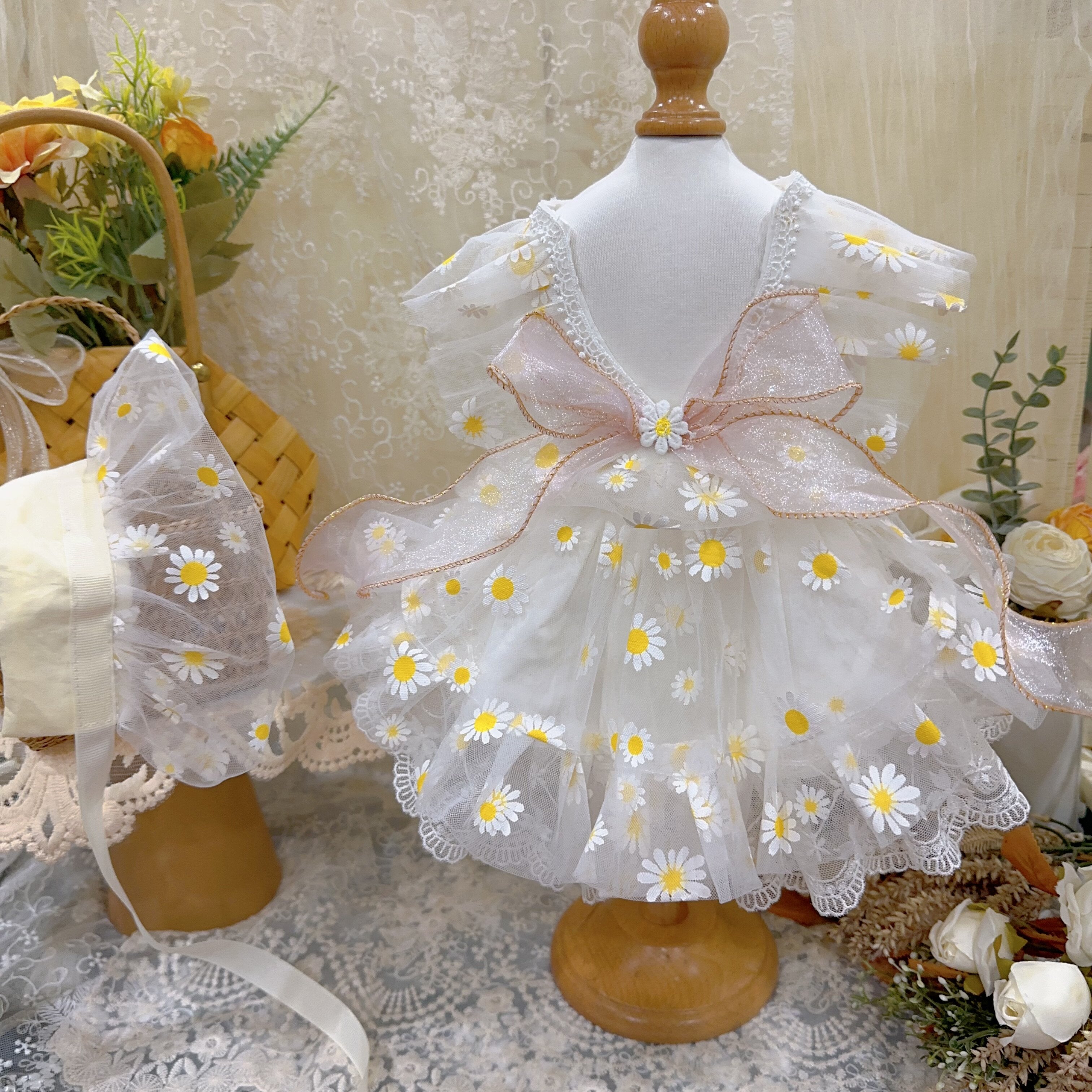 Amya - White Daisy Lolita Pet Dress Pet Dress Amya