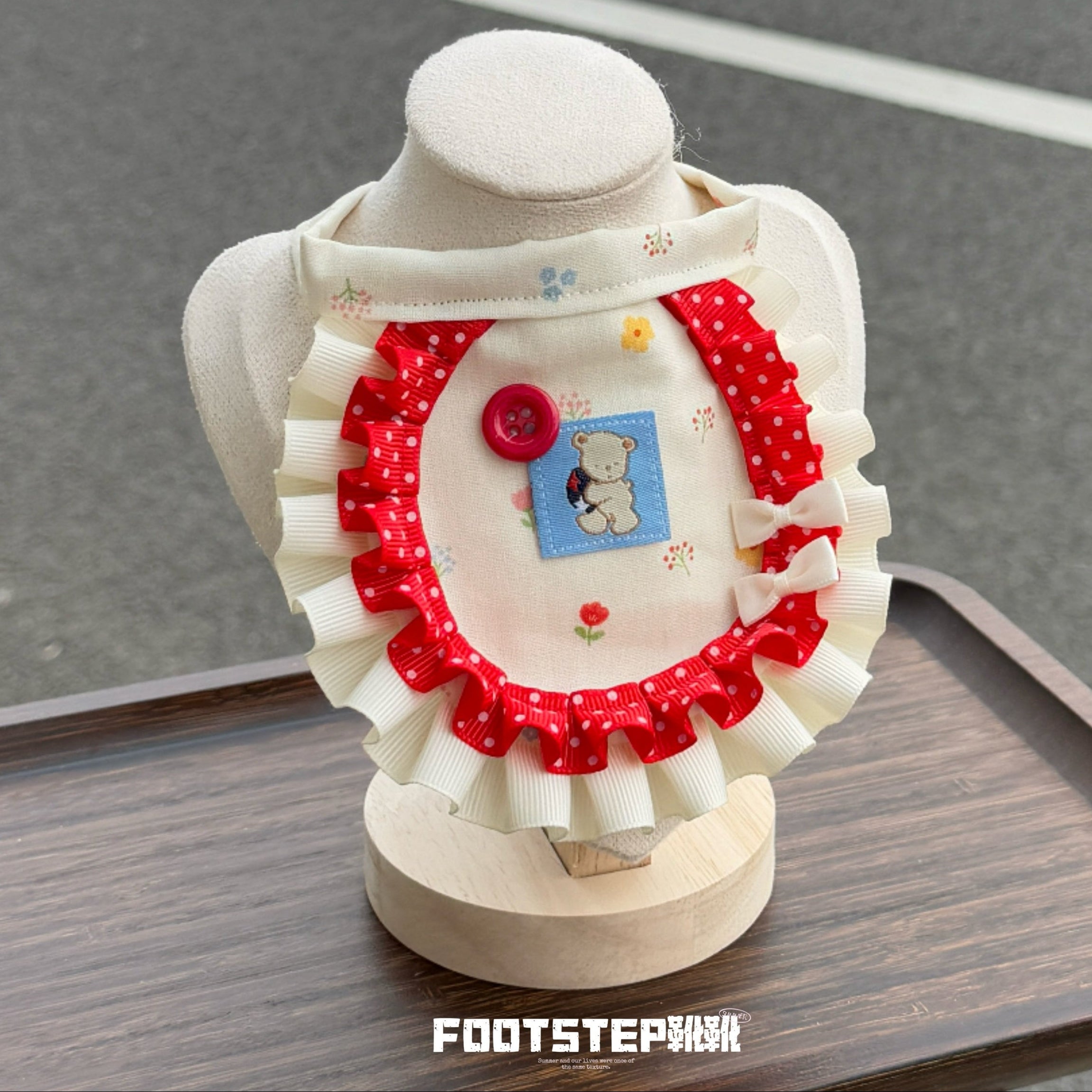 FOOTSTEP - Tomato Bear Two Styles Pet Bib Pet Bibs FOOTSTEP Double-Layer Frill Version XS